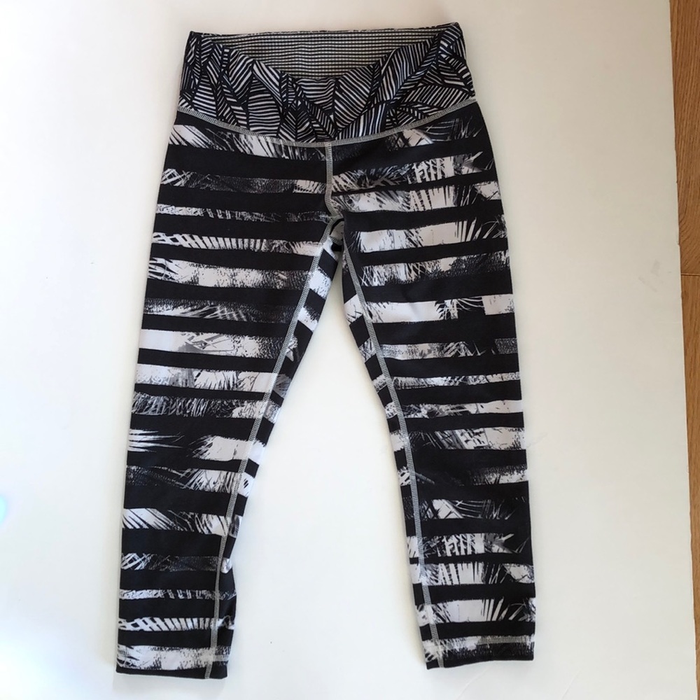 Lululemon crops black white 6 small